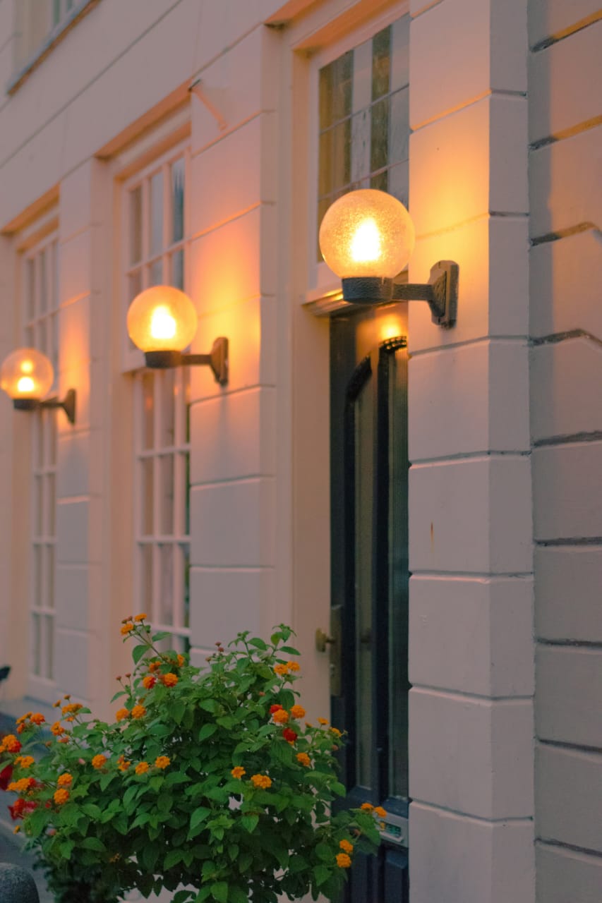 Energy-saving LED light bulb